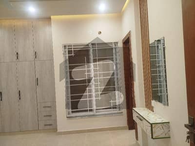 بحریہ ٹاؤن فیز 8 بحریہ ٹاؤن راولپنڈی,راولپنڈی میں 5 کمروں کا 8 مرلہ مکان 3.4 کروڑ میں برائے فروخت۔ بحریہ ٹاؤن فیز 8 بحریہ ٹاؤن راولپنڈی,راولپنڈی میں 5 کمروں کا 8 مرلہ مکان 3.4 کروڑ میں برائے فروخت۔