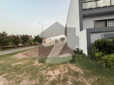 Prime Location 5 Marla Residential Plot In Park View City For Sale