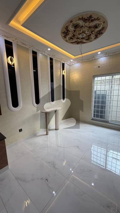 جوبلی ٹاؤن لاہور میں 5 کمروں کا 5 مرلہ مکان 2.3 کروڑ میں برائے فروخت۔