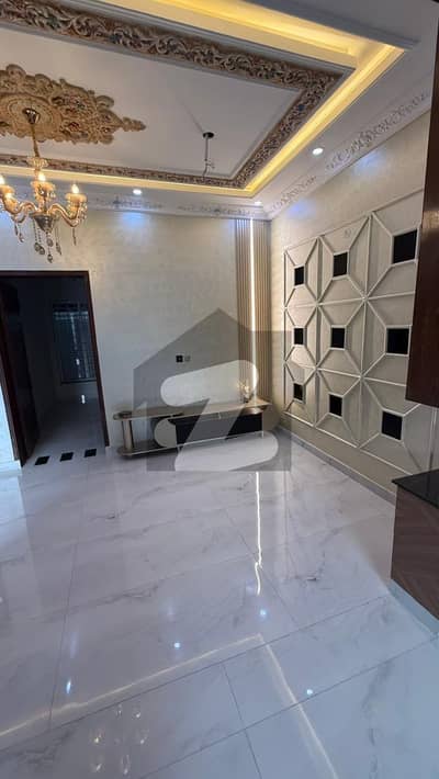 جوبلی ٹاؤن لاہور میں 5 کمروں کا 5 مرلہ مکان 2.15 کروڑ میں برائے فروخت۔