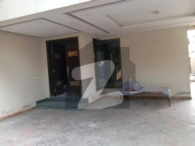 ڈی ایچ اے فیز 5 - بلاک اے فیز 5,ڈیفنس (ڈی ایچ اے),لاہور میں 5 کمروں کا 1 کنال مکان 8.5 کروڑ میں برائے فروخت۔