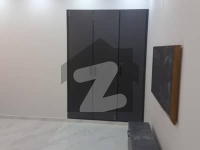 ایڈن ویلی فیصل آباد میں 5 کمروں کا 12 مرلہ مکان 2.0 لاکھ میں کرایہ پر دستیاب ہے۔