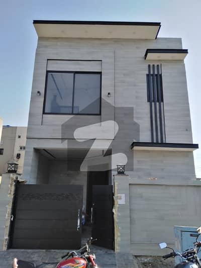 Paragon City 5 Marla House For Rent