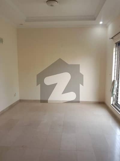 ڈی ایچ اے فیز 5 ڈیفنس (ڈی ایچ اے),لاہور میں 4 مرلہ دفتر 75.0 ہزار میں کرایہ پر دستیاب ہے۔