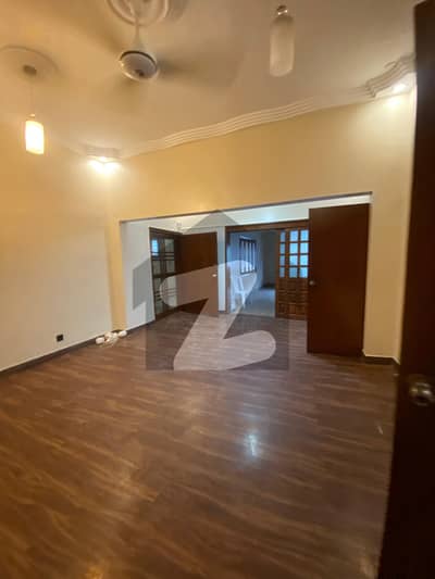 ڈی ایچ اے فیز 7 ڈی ایچ اے ڈیفینس,کراچی میں 4 کمروں کا 1 کنال بالائی پورشن 2.79 لاکھ میں کرایہ پر دستیاب ہے۔