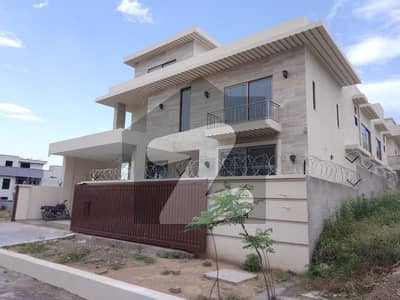 1 Kanal Triple Storey House Available For Rent