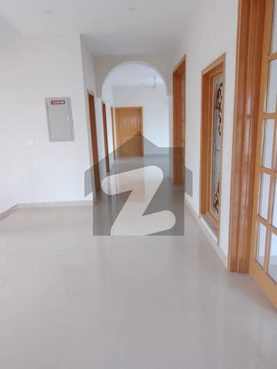 1 Kanal Triple Storey House Available For Rent