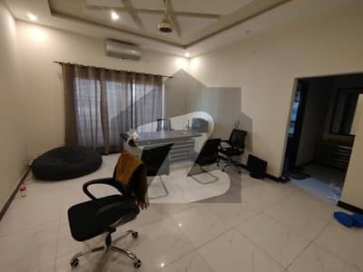 جوہر ٹاؤن فیز 1 جوہر ٹاؤن,لاہور میں 3 کمروں کا 2 کنال بالائی پورشن 1.4 لاکھ میں کرایہ پر دستیاب ہے۔