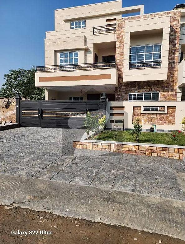 جی ۔ 13 اسلام آباد میں 7 کمروں کا 10 مرلہ مکان 8.1 کروڑ میں برائے فروخت۔