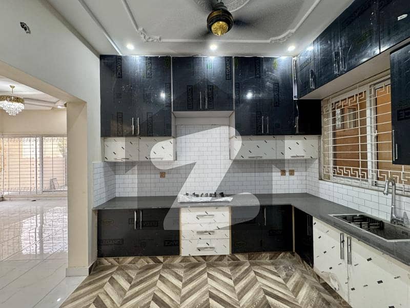 سٹی ہاؤسنگ سوسائٹی گوجرانوالہ میں 6 کمروں کا 10 مرلہ مکان 90.0 ہزار میں کرایہ پر دستیاب ہے۔