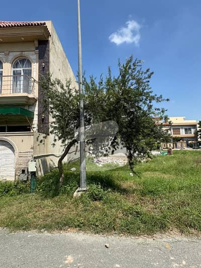 5 Marla Best Location Plot For Sale Near Park 5 Marla Best Location Plot For Sale Near Park