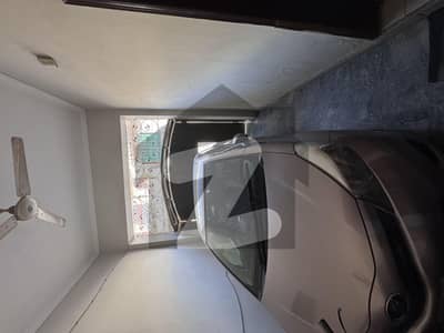 Johar Town B3 - 5 Marla Tile Flooring House On 60 Feet Road 3 Bed Drawing Dining Tv Launch Double Kitchen, Ideal Location Easy access