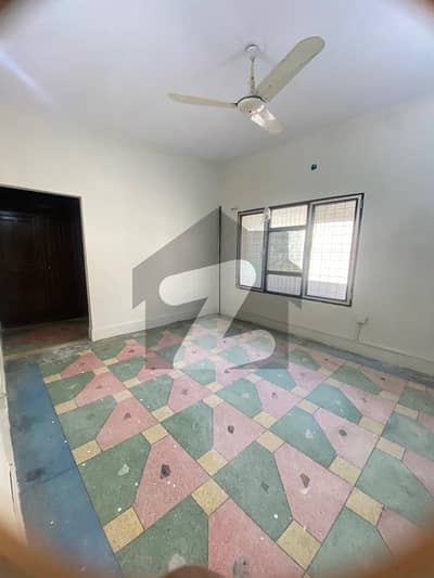 جی ۔ 10 اسلام آباد میں 5 کمروں کا 1 کنال مکان 2.8 لاکھ میں کرایہ پر دستیاب ہے۔