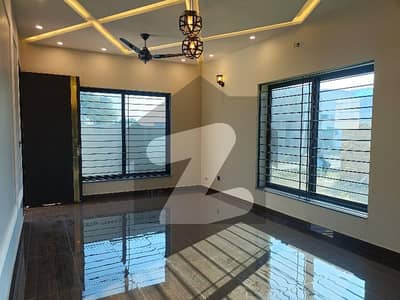 جی ۔ 15 اسلام آباد میں 5 کمروں کا 8 مرلہ مکان 3.6 کروڑ میں برائے فروخت۔