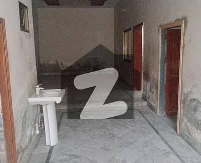 النجف کالونی فیصل آباد میں 4 کمروں کا 3 مرلہ مکان 1.3 کروڑ میں برائے فروخت۔