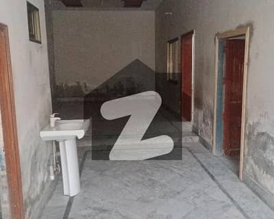 النجف کالونی فیصل آباد میں 4 کمروں کا 3 مرلہ مکان 1.3 کروڑ میں برائے فروخت۔