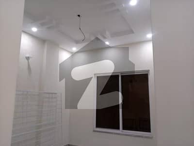 کینال بینک ہاؤسنگ سکیم لاہور میں 2 کمروں کا 3 مرلہ زیریں پورشن 35.0 ہزار میں کرایہ پر دستیاب ہے۔