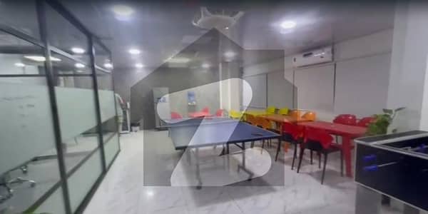 Office Of 900 Square Feet Available In Shahra-e-Faisal