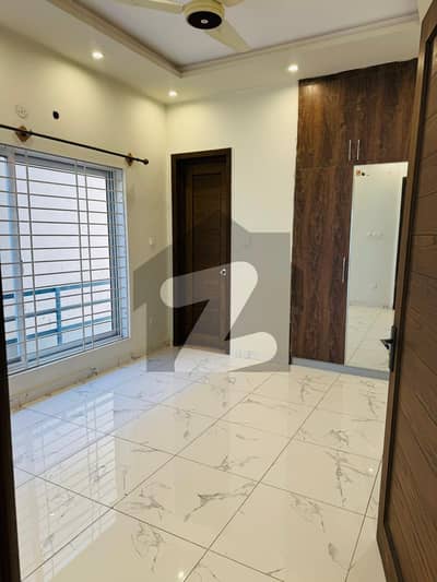 بحریہ ٹاؤن فیز 2 بحریہ ٹاؤن راولپنڈی,راولپنڈی میں 5 کمروں کا 10 مرلہ مکان 4.75 کروڑ میں برائے فروخت۔ بحریہ ٹاؤن فیز 2 بحریہ ٹاؤن راولپنڈی,راولپنڈی میں 5 کمروں کا 10 مرلہ مکان 4.75 کروڑ میں برائے فروخت۔