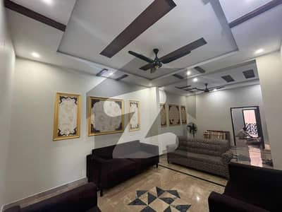 Prime Location Kahna Nau Market House Sized 7 Marla Is Available