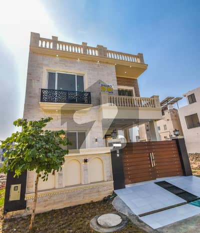 5-Marla Brand New Solid Constructed Ultra Modern Villa Near Park For Sale In DHA Lahore