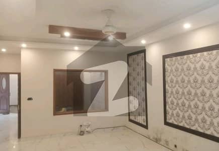 Fair-Priced 10 Marla House Available In Gulberg Just For Offices