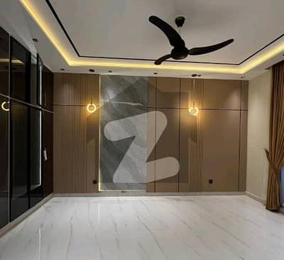 House For Grabs In 1 Kanal Lahore