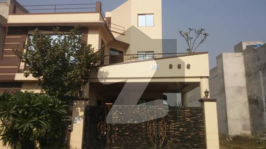 A Beautiful 10 Marla House In Lahore Press Club Housing Scheme