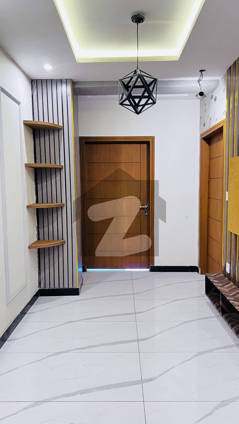 850 Square Feet Flat For Grabs In F-17