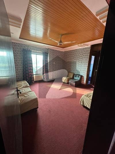 10 Marla Commercial Portion For Rent