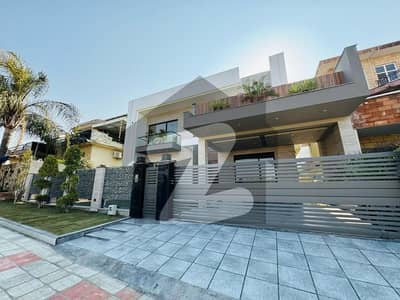 ڈی ایچ اے ڈیفینس فیز 2 ڈی ایچ اے ڈیفینس,اسلام آباد میں 5 کمروں کا 1 کنال مکان 11.5 کروڑ میں برائے فروخت۔