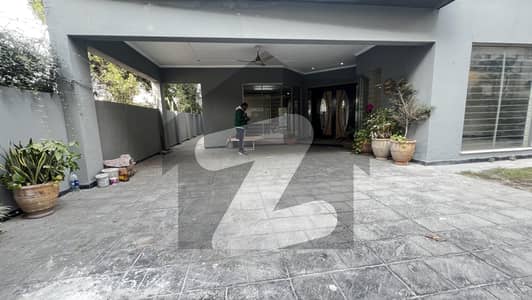 ڈی ایچ اے فیز 4 ڈیفنس (ڈی ایچ اے),لاہور میں 5 کمروں کا 1 کنال مکان 2.5 لاکھ میں کرایہ پر دستیاب ہے۔