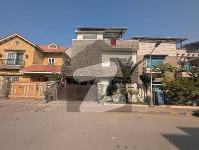 Prime Location 10 Marla Ground Portion For Rent in Phase 7 Bahria Town