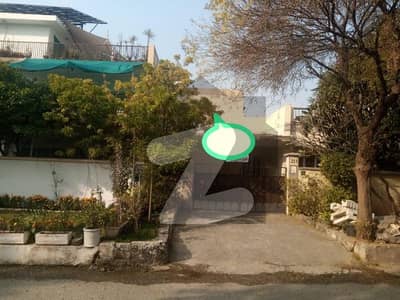 آئی ۔ 8 اسلام آباد میں 3 کمروں کا 12 مرلہ مکان 10.5 کروڑ میں برائے فروخت۔