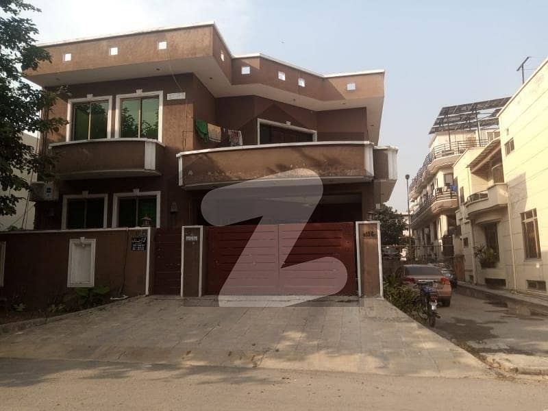 i-8 upper poration with sapparte Gate For Rent.