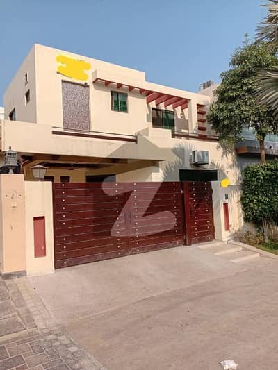 ڈی ایچ اے فیز 5 ڈیفنس (ڈی ایچ اے),لاہور میں 4 کمروں کا 10 مرلہ مکان 4.8 کروڑ میں برائے فروخت۔