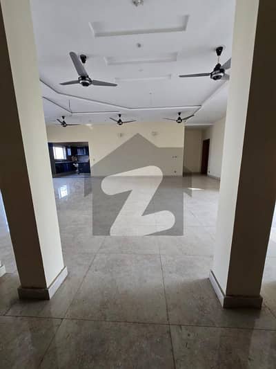 ویلینشیاء ہاؤسنگ سوسائٹی لاہور میں 3 کمروں کا 2 کنال بالائی پورشن 2.0 لاکھ میں کرایہ پر دستیاب ہے۔