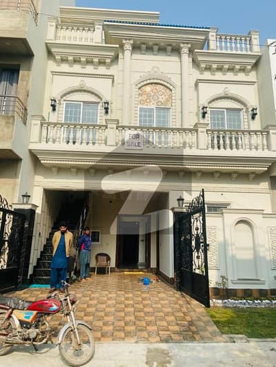 جوبلی ٹاؤن ۔ بلاک ایف جوبلی ٹاؤن,لاہور میں 5 کمروں کا 5 مرلہ مکان 2.3 کروڑ میں برائے فروخت۔