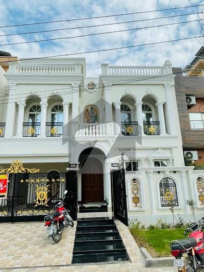 جوبلی ٹاؤن ۔ بلاک بی جوبلی ٹاؤن,لاہور میں 6 کمروں کا 10 مرلہ مکان 3.8 کروڑ میں برائے فروخت۔ جوبلی ٹاؤن ۔ بلاک بی جوبلی ٹاؤن,لاہور میں 6 کمروں کا 10 مرلہ مکان 3.8 کروڑ میں برائے فروخت۔