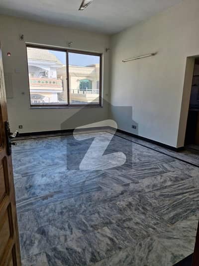 ڈیفینس آفیسر کالونی پشاور میں 7 کمروں کا 1 کنال مکان 2.3 لاکھ میں کرایہ پر دستیاب ہے۔