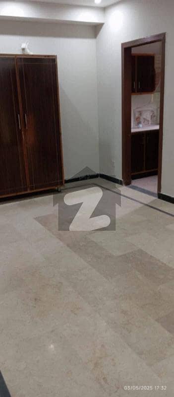 neat and Clean apartment in Soan Garden gas available