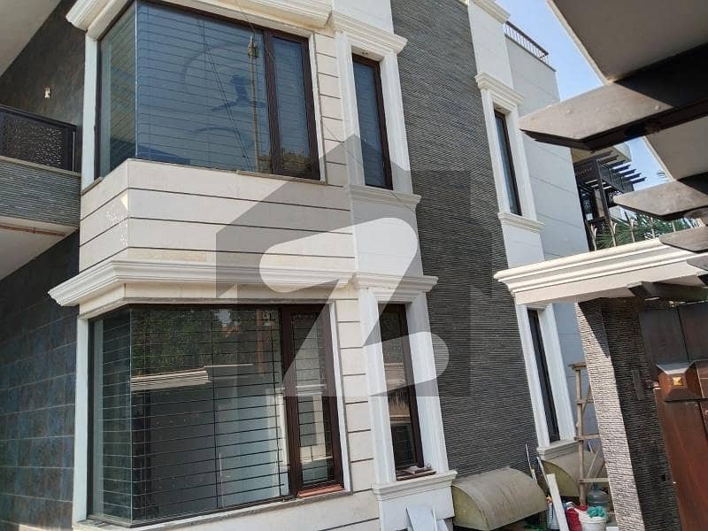 ڈی ایچ اے فیز 7 ڈی ایچ اے ڈیفینس,کراچی میں 9 کمروں کا 1 کنال مکان 12.0 کروڑ میں برائے فروخت۔ ڈی ایچ اے فیز 7 ڈی ایچ اے ڈیفینس,کراچی میں 9 کمروں کا 1 کنال مکان 12.0 کروڑ میں برائے فروخت۔