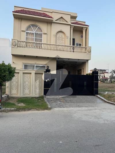 سٹی ہاؤسنگ سوسائٹی گوجرانوالہ میں 4 کمروں کا 5 مرلہ مکان 2.35 کروڑ میں برائے فروخت۔