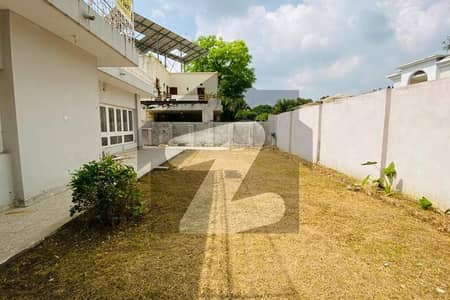 ایف ۔ 7 اسلام آباد میں 5 کمروں کا 1 کنال مکان 4.9 لاکھ میں کرایہ پر دستیاب ہے۔