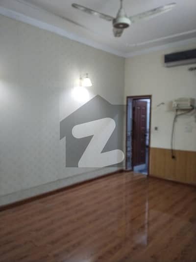 10 Marla Full House, VIP Location, Ravi Block, Near Market, Near Park ,Near Mosque Four Bedrooms, Four Bathrooms, Okay Security System, Carpeted Road