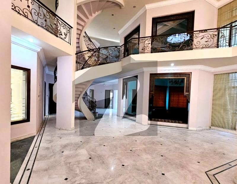 ایف ۔ 7 اسلام آباد میں 11 کمروں کا 4 کنال مکان 40.0 لاکھ میں کرایہ پر دستیاب ہے۔