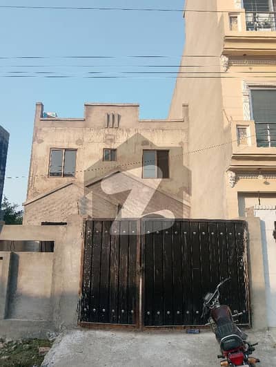 کینال گارڈن لاہور میں 3 کمروں کا 6 مرلہ مکان 1.48 کروڑ میں برائے فروخت۔ کینال گارڈن لاہور میں 3 کمروں کا 6 مرلہ مکان 1.48 کروڑ میں برائے فروخت۔