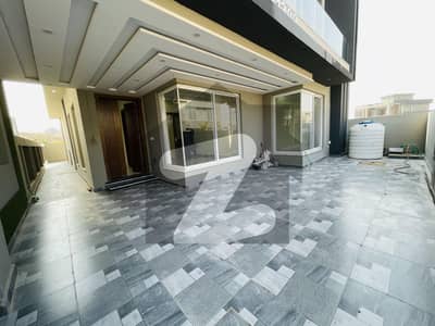 10 Marla Slightly Used Designer House Park On Backside For Sale