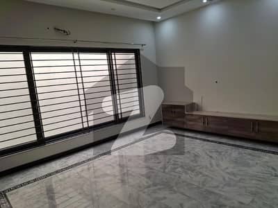 G-9/1 Size 40x80 Upper Portion 3 Bed 3 Bath Drawing Tv Lounge Kitchen