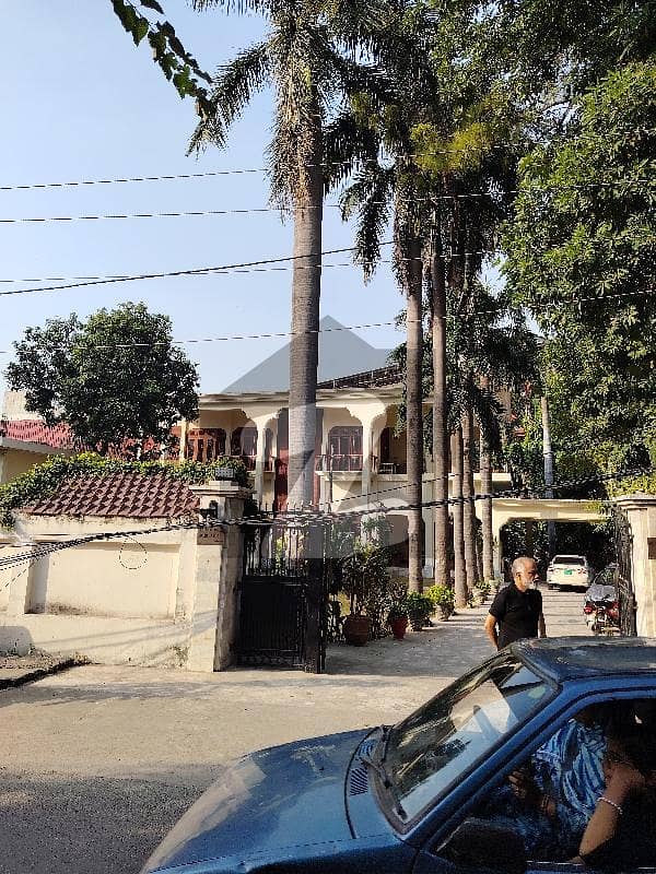 8 Kanal Bangalow For Sale